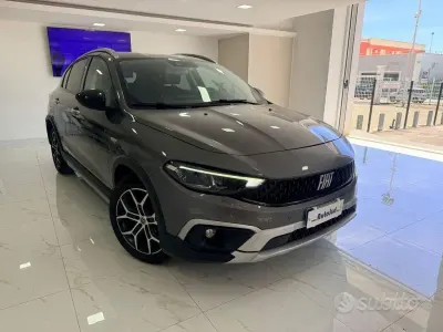 Usata Fiat Tipo Cross 131 CV (96 kW) 2021 Grigio Berlina