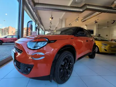 Nuova Fiat 600 Icon 101 CV (74 kW) 2026 Arancione SUV
