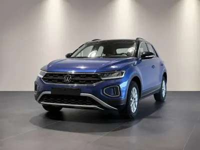 Usata VW T-Roc Life 110 CV (80 kW) 2022 Blu/azzurro SUV