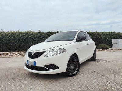 Usata Lancia Ypsilon Gold 69 CV (50 kW) 2018 Bianco Utilitaria