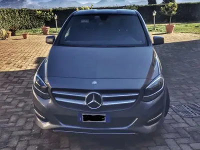 Usata Mercedes B180 109 CV (80 kW) 2016 Grigio Monovolume