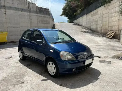 Usata Toyota Yaris Sol 75 CV (55 kW) 2003 Blu Berlina