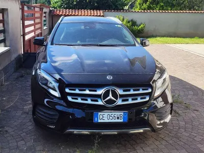 Usata Mercedes GLA180 Premium 122 CV (89 kW) 2020 Nero SUV