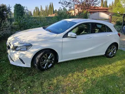 Usata Mercedes A180 Business 122 CV (89 kW) 2016 Bianco Berlina