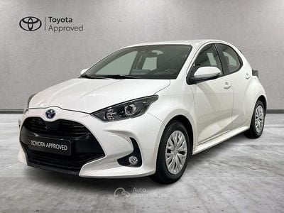 Usata Toyota Yaris Hybrid Active 116 CV (85 kW) 2023 Bianco Berlina