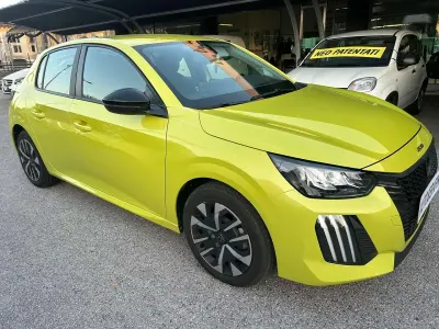Usata Peugeot 208 Active 101 CV (74 kW) 2024 Giallo Utilitaria