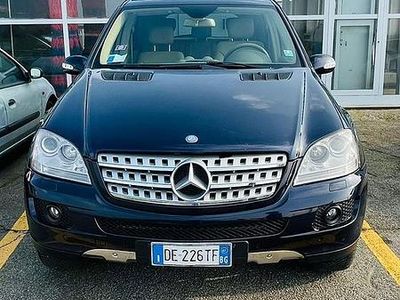 Usata Mercedes ML320 224 CV (164 kW) 2007 Blu SUV