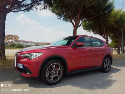 Usata Alfa Romeo Stelvio 209 CV (153 kW) 2018 Blu/azzurro SUV
