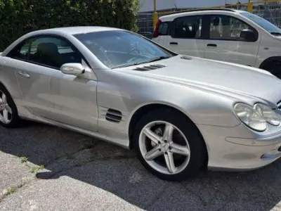 Usata Mercedes SL350 245 CV (180 kW) 2004 Argento iridio Cabrio
