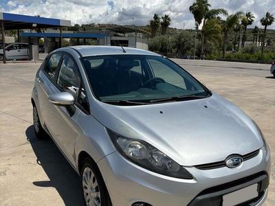 Begagnad Ford Fiesta 96 HK (70 kW) 2010 Grå Halvkombi