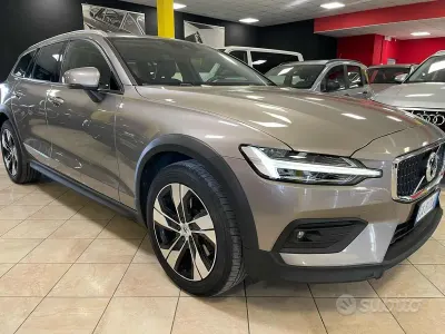 Usata Volvo V60 CC 190 CV (139 kW) 2020 Grigio Station wagon