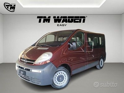 Usata Opel Vivaro 100 CV (73 kW) 2004 Marrone Monovolume