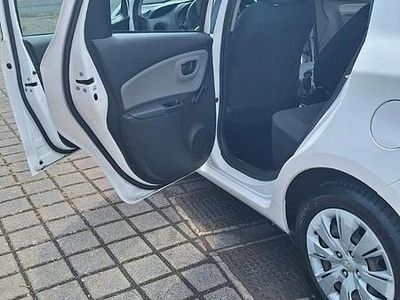 Usata Toyota Yaris 90 CV (66 kW) 2015 Bianco Utilitaria