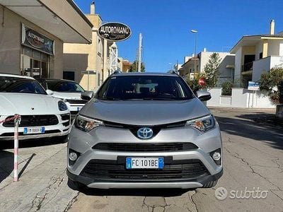 Usata Toyota RAV4 Lounge 154 CV (113 kW) 2016 Grigio SUV