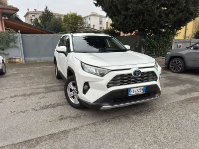 Usata Toyota RAV4 Hybrid Style 178 CV (130 kW) 2019 Bianco SUV