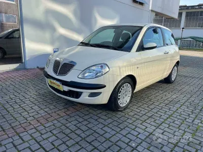 Usata Lancia Ypsilon 60 CV (44 kW) 2004 Beige Utilitaria