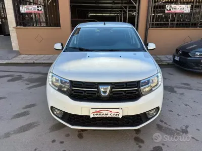 Usata Dacia Sandero Lauréate 73 CV (53 kW) 2017 Bianco Berlina