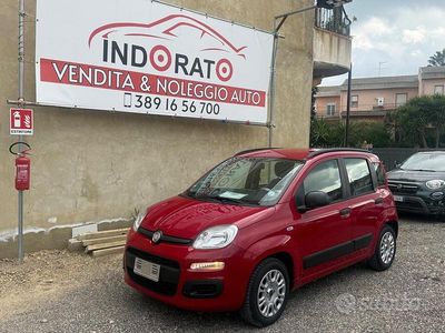 Usata Fiat Panda Lounge 69 CV (50 kW) 2013 Rosso Utilitaria