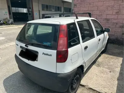 Usata Fiat Punto 63 CV (46 kW) 1996 Bianco Berlina