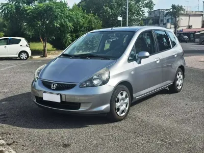 Usata Honda Jazz 77 CV (56 kW) 2007 Argento Utilitaria