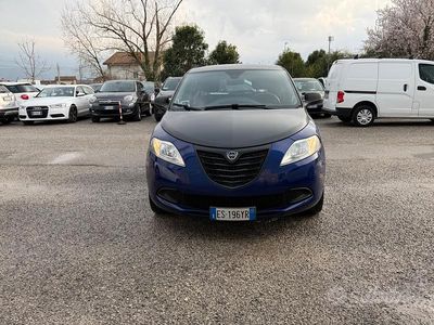 Usata Lancia Ypsilon Platinum 77 CV (56 kW) 2013 Blu Utilitaria