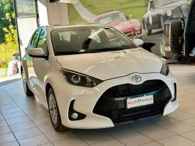 Usata Toyota Yaris Active 72 CV (52 kW) 2023 Bianco Utilitaria