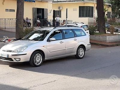 Käytetty Ford Focus Ghia 116 HP (85 kW) 2002 Harmaa Farmari