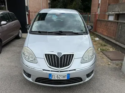 Usata Lancia Musa Gold 95 CV (69 kW) 2012 Grigio Monovolume