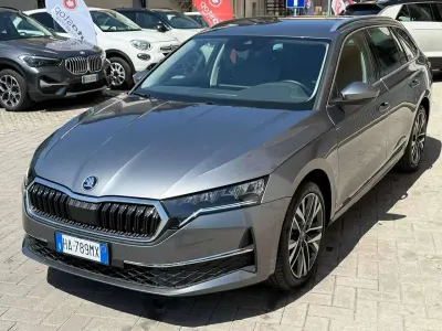 Usata Skoda Octavia Selection 150 CV (110 kW) 2025 Grigio Station wagon