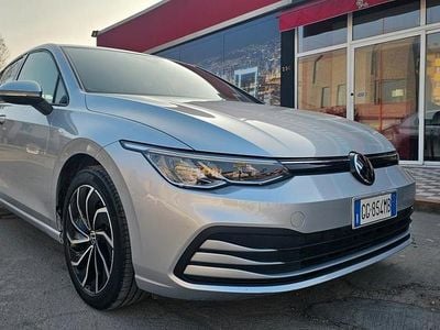 Usata VW Golf VIII Style 115 CV (84 kW) 2022 Argento Berlina