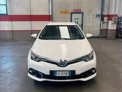 usata Toyota Auris Hybrid berlina automatica