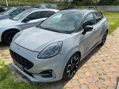 Usata Ford Puma ST-Line X 121 CV (88 kW) 2020 Grigio chiaro SUV