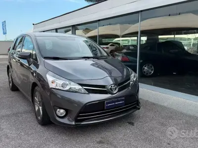 Usata Toyota Verso 111 CV (81 kW) 2014 Grigio Monovolume