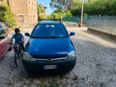 Usata Opel Corsa 75 CV (55 kW) 2002 Blu Utilitaria
