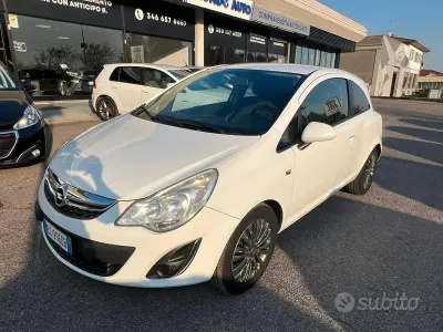Usata Opel Corsa Edition 101 CV (74 kW) 2013 Bianco Utilitaria