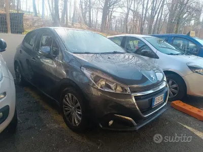 Usata Peugeot 208 Allure 82 CV (60 kW) 2017 Grigio Utilitaria