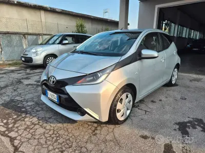 Usata Toyota Aygo Cool 69 CV (50 kW) 2017 Grigio Utilitaria