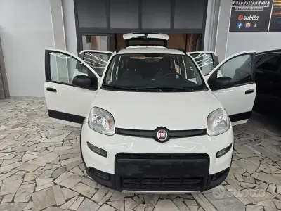 Usata Fiat Panda 4x4 S 69 CV (50 kW) 2019 Bianco Utilitaria