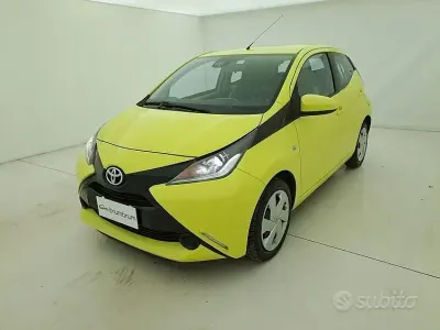 Usata Toyota Aygo Cool 69 CV (50 kW) 2017 Giallo Utilitaria