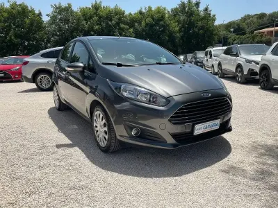 Usata Ford Fiesta Business Edition 75 CV (55 kW) 2016 Grigio Utilitaria
