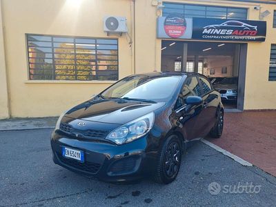 Usata Kia Rio 84 CV (61 kW) 2012 Nero Berlina