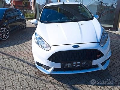 Usata Ford Fiesta ST 182 CV (133 kW) 2016 Bianco Utilitaria