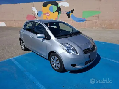 Usata Toyota Yaris 90 CV (66 kW) 2007 Grigio Utilitaria