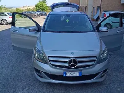 Usata Mercedes B200 156 CV (114 kW) 2015 Utilitaria