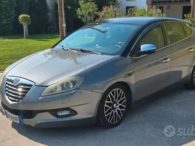 Usata Lancia Delta 120 CV (88 kW) 2012 Grigio Utilitaria