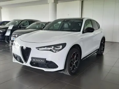 Usata Alfa Romeo Stelvio Veloce 209 CV (153 kW) 2023 Bianco SUV