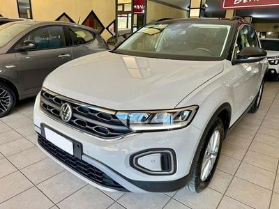 Usata VW T-Roc Life 110 CV (80 kW) 2023 Beige SUV
