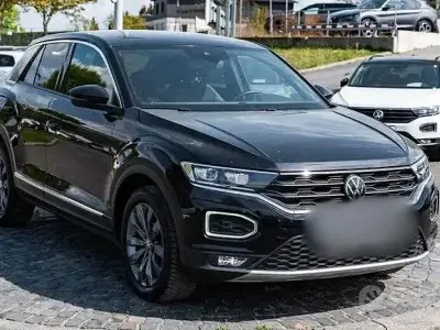 Käytetty VW T-Roc 150 HP (110 kW) 2021 Musta Katumaasturi