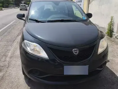 Usata Lancia Ypsilon 69 CV (50 kW) 2018 Nero Utilitaria