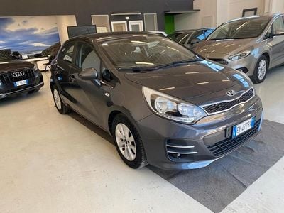 Usata Kia Rio City 86 CV (63 kW) 2015 Grigio Berlina